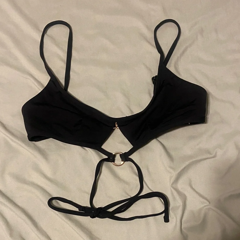 Victoria's Secret Black Strappy Bikini Top - Picture 2 of 8